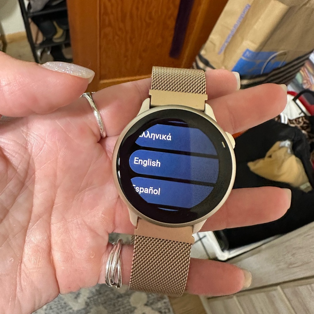 Garmin Vivoactive 6 with mesh gold band